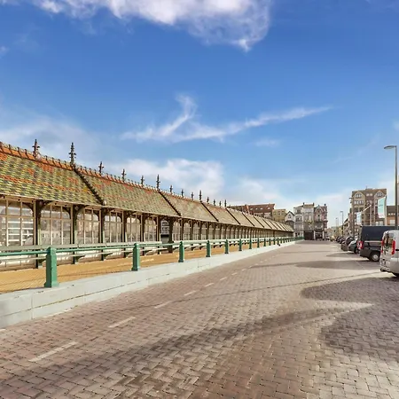 Flat By The Seaside With Stunning Ocean Views Бланкенберге