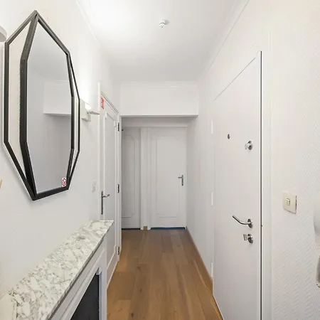 Flat By The Seaside With Stunning Ocean Views