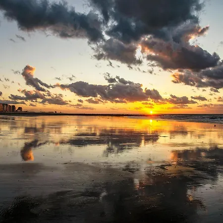 Flat By The Seaside With Stunning Ocean Views Апартаменты *