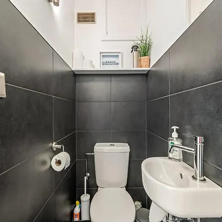 Flat By The Seaside With Stunning Ocean Views