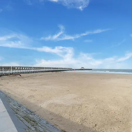 Апартаменты Flat By The Seaside With Stunning Ocean Views